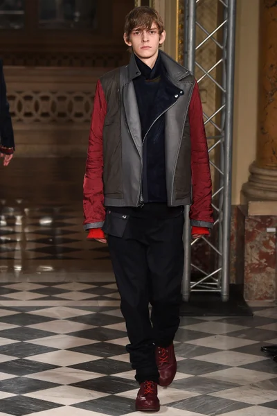 Look 15
